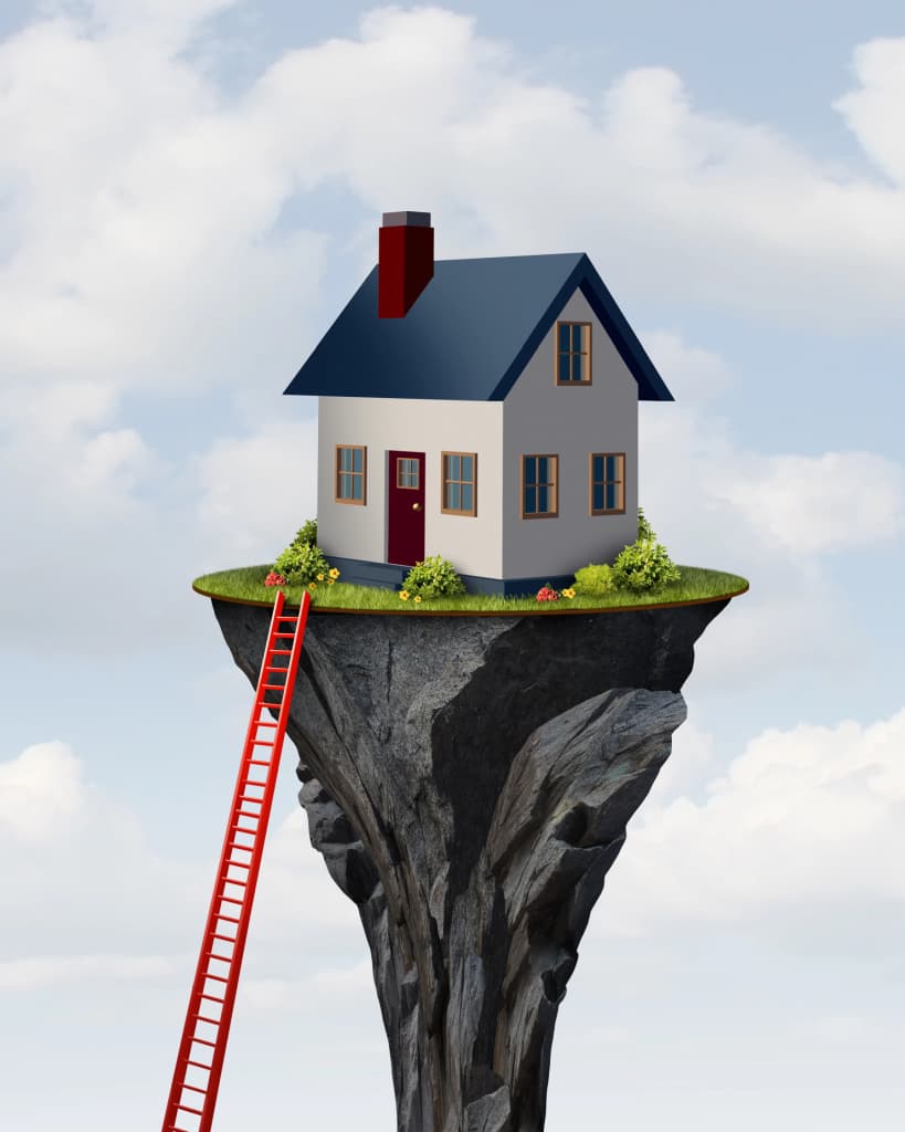 House on top of a steep cliff, symbolizing challenges with aggressive private lenders and creditor-inspector rules in Canadian real estate insolvencies